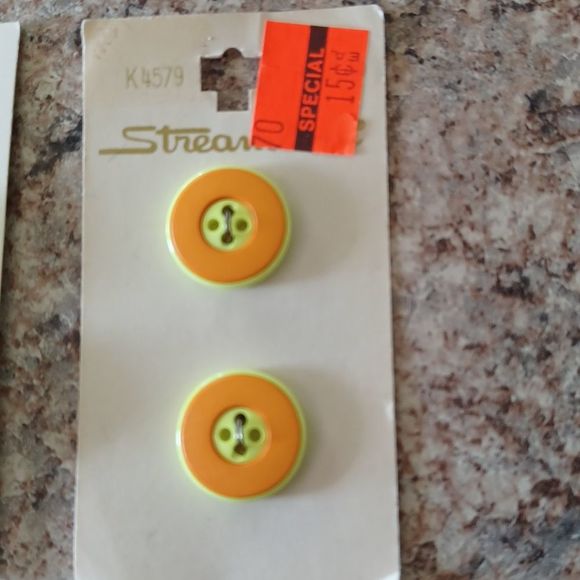 Vintage Buttons Lot of 11 - Picture 6 of 12